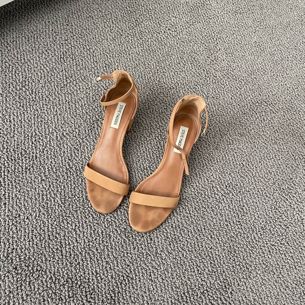 steve madden beige heels